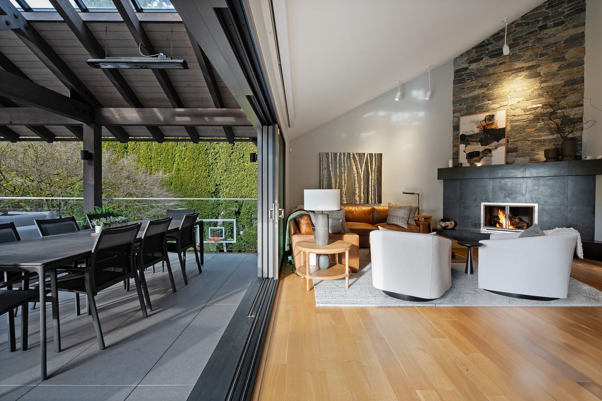 Brookside residence — indoor outdoor flow